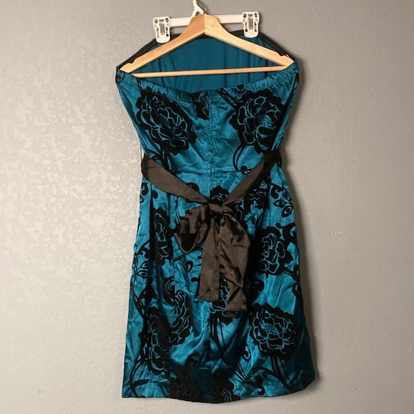 NWT Torrid Sleeveless Rose-Patterned Bow Dress ~ Size 16 ~ Peacock Blue, Black - Picture 2 of 8